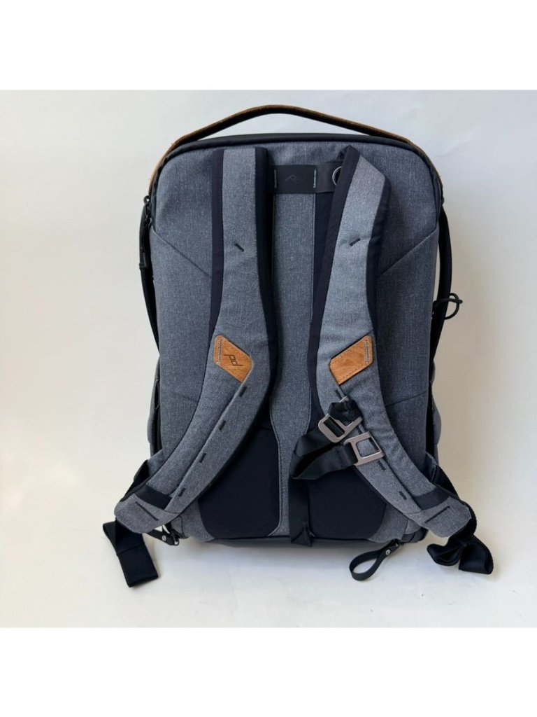 Nwt Peak Design Everyday Backpack 20l Gray ( Customized) Laptop Travel Bag — image 2 of 8